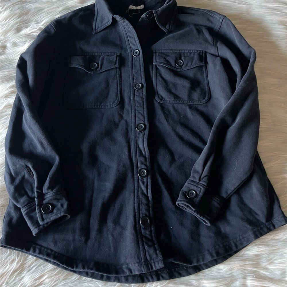 Good American Fleece Button Front Shacket in Black | S/M - Picture 9 of 11